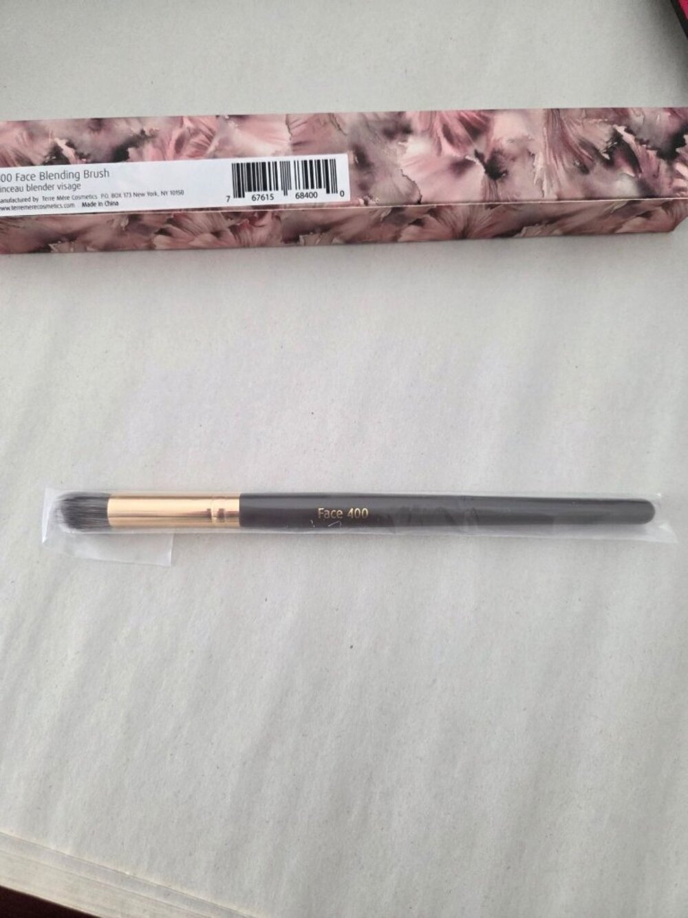 Terre Mère 400 Face Blending Brush Soft Synthetic Bristles Rose Gold Accent